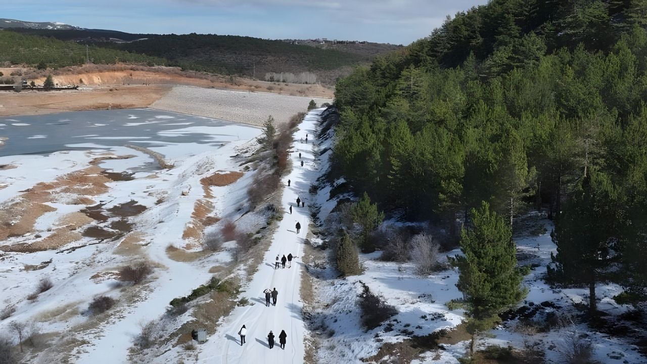 Konya’da Beyaz Yolculuk: Aladağ’da 8,5 Kilometrelik Kış Yürüyüşü